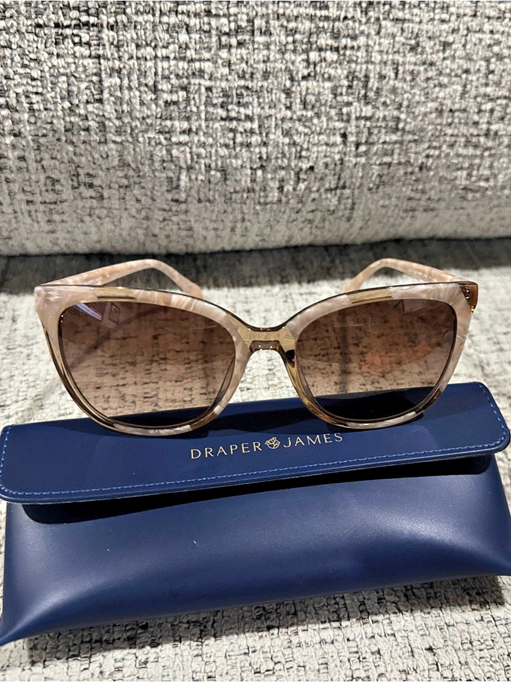 Draper James DJ7014 Brown Cat-Eye Sunglasses Like New